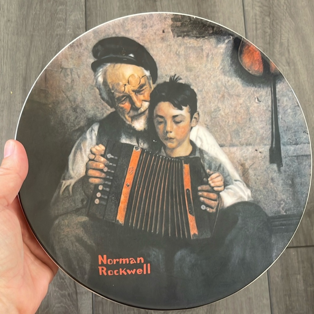 Excellent condition Norman Rockwell “The Music Maker” Knowles plate